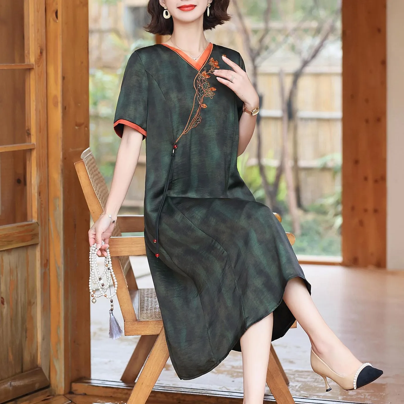 Vintage-Inspired Plus Size Midi Dress with Stunning Silk Fabric