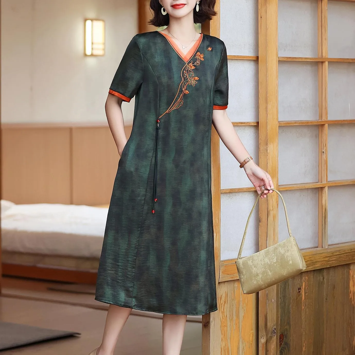 Vintage-Inspired Plus Size Midi Dress with Stunning Silk Fabric