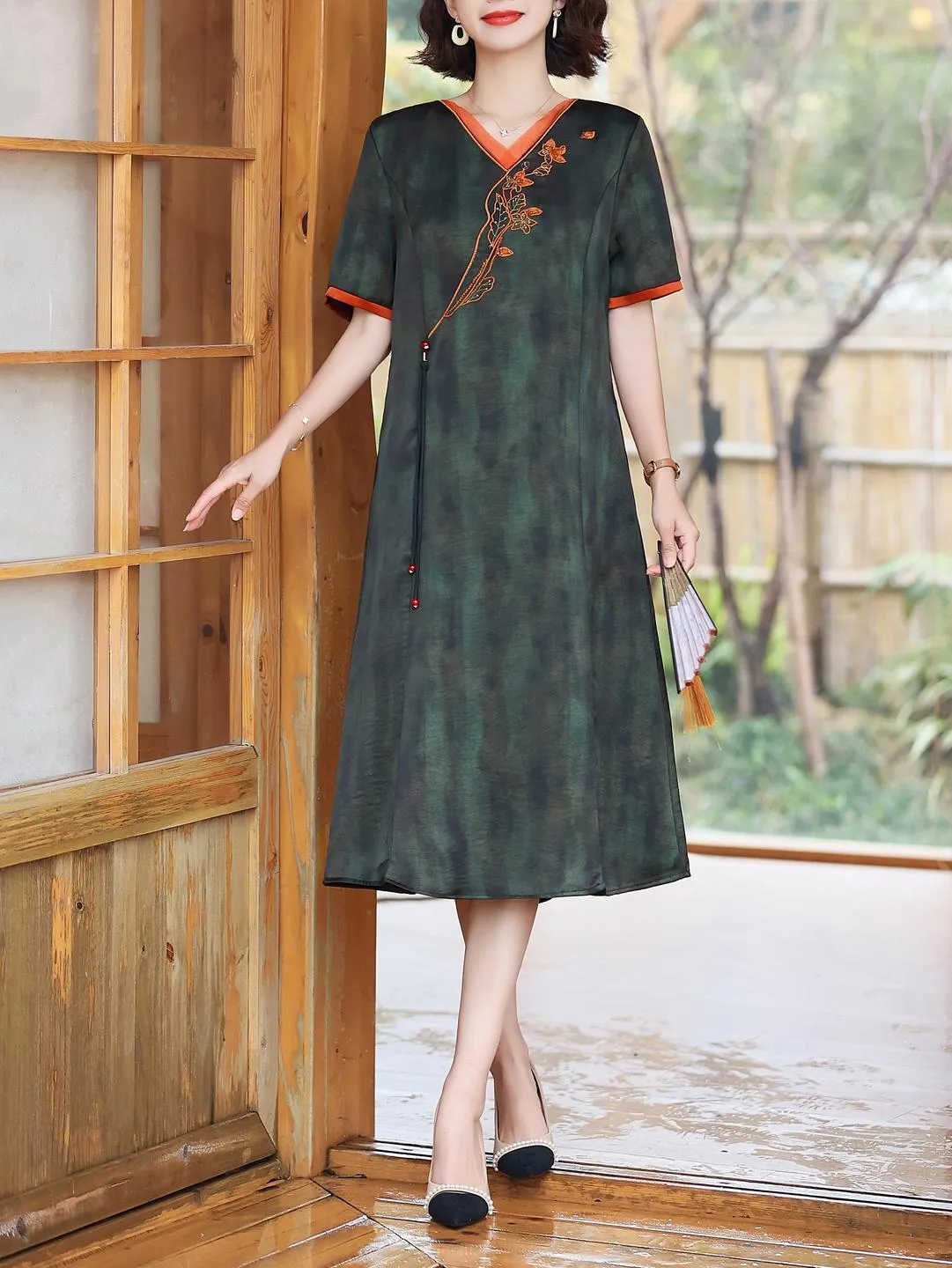 Vintage-Inspired Plus Size Midi Dress with Stunning Silk Fabric