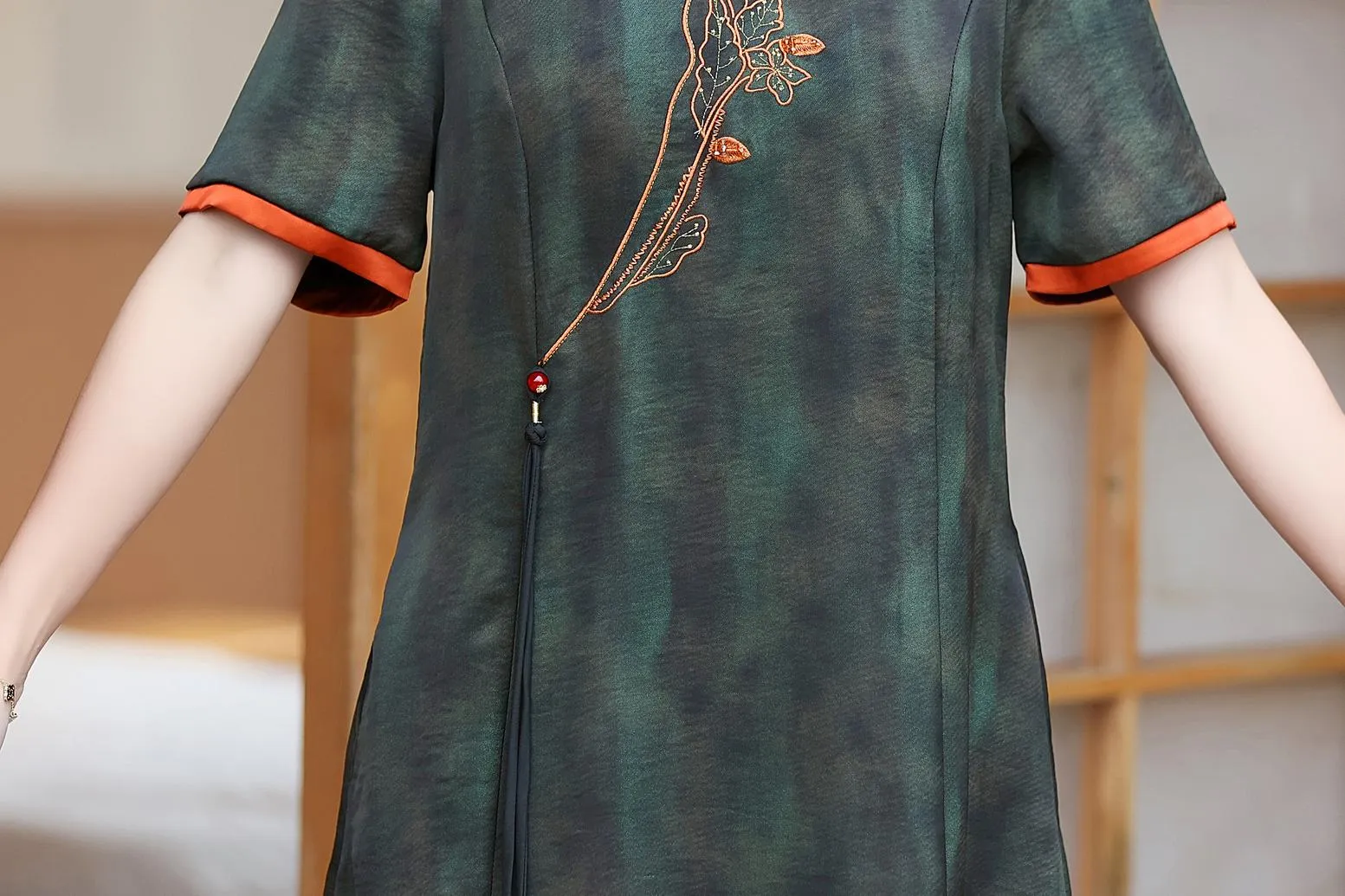 Vintage-Inspired Plus Size Midi Dress with Stunning Silk Fabric