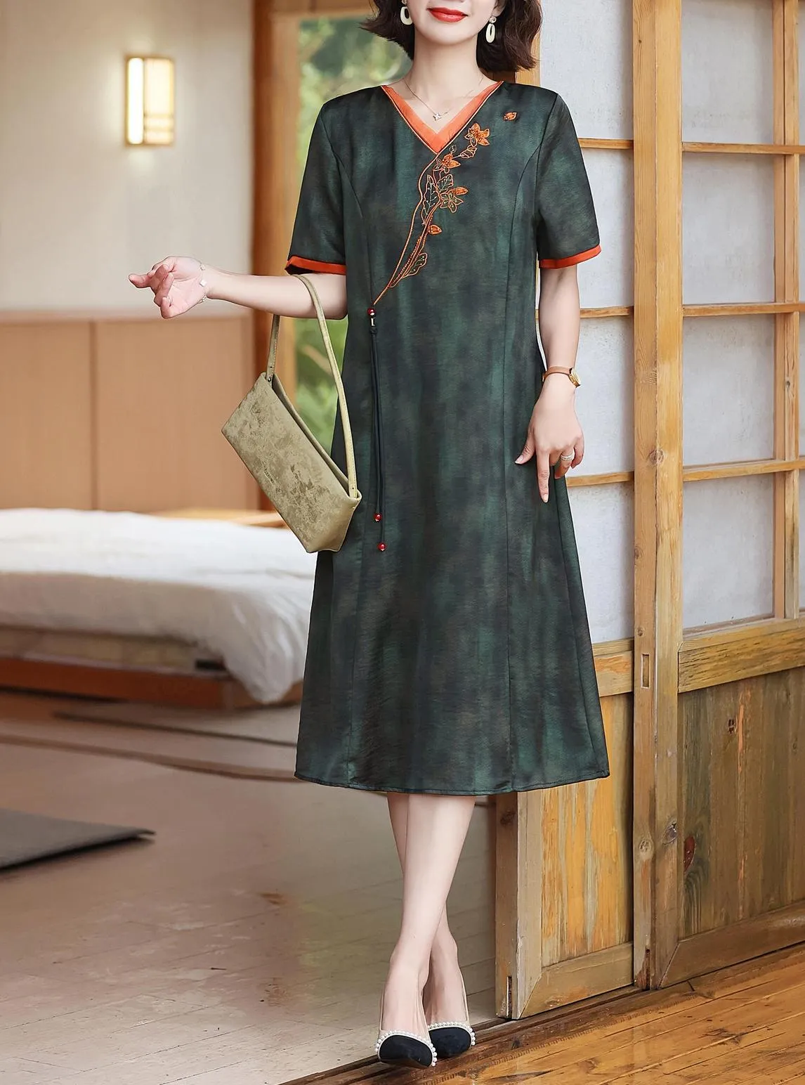 Vintage-Inspired Plus Size Midi Dress with Stunning Silk Fabric