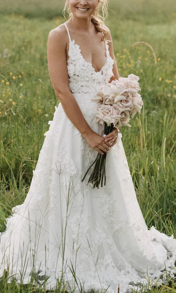 White Tulle A-line V-neck Spaghetti Straps Wedding Dress With Appliques, MW690