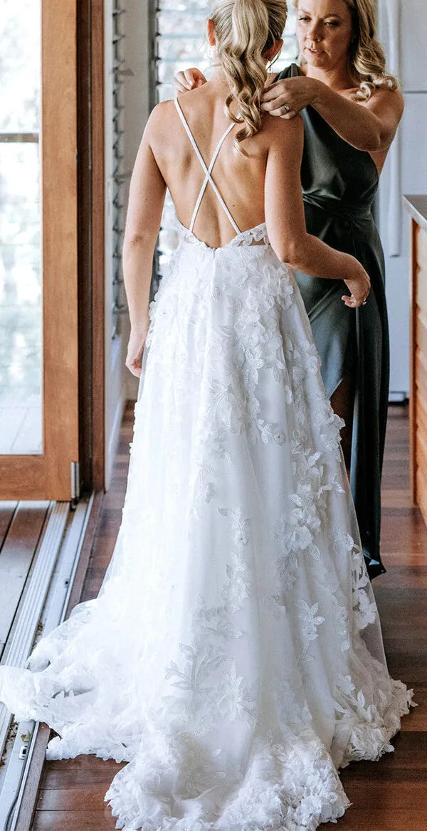 White Tulle A-line V-neck Spaghetti Straps Wedding Dress With Appliques, MW690