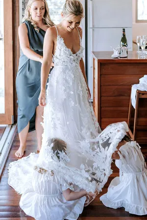 White Tulle A-line V-neck Spaghetti Straps Wedding Dress With Appliques, MW690